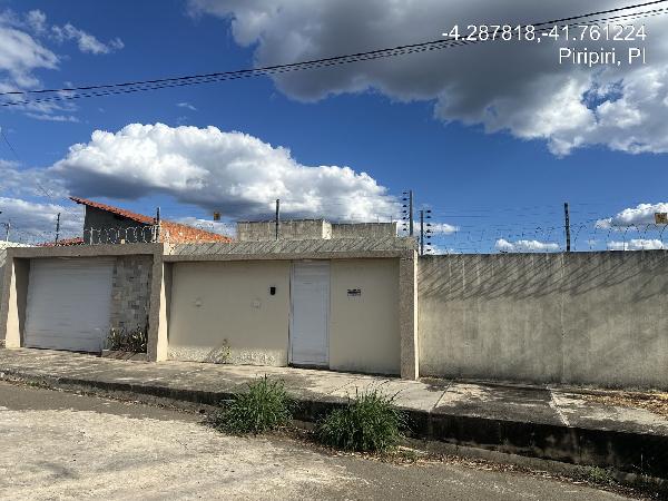 Foto de Imóvel na Rua Joquei Leste Oeste - Leilão em Piripiri/PI