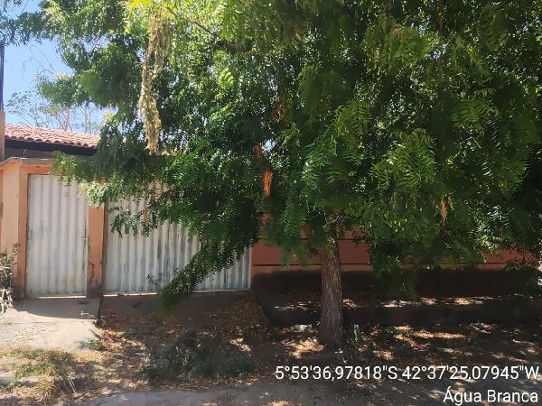 Foto de Imóvel 3 quartos, 125 m², POEIRÃO - Leilão em Água Branca/PI, 41% abaixo da avaliação