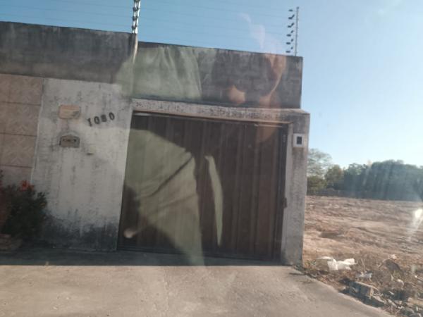 Foto de Imóvel na Rua Zuleide Bezerra De Carvalho, 1080 - Leilão em Horizonte/CE, 43% abaixo da avaliação