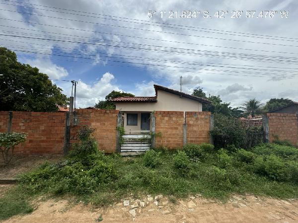 Foto de Imóvel 2 quartos, BACURIZEIRO - Leilão em Altos/PI, 58% abaixo da avaliação