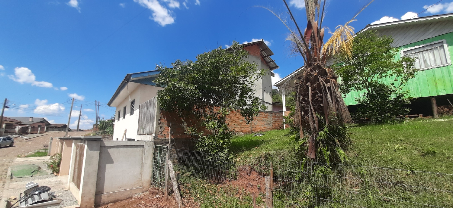Casa Rua Daniel Petry, nº 685, Centro, General Carneiro/ PR.