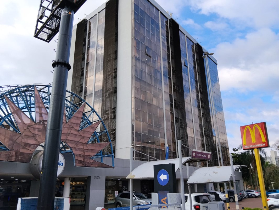 PORTO ALEGRE/RS - A SALA N° 808 DO EDIFÍCIO LINDÓIA CENTER, SOB N° 3532 DA AVENIDA ASSIS BRASIL, BAIRRO JARDIM LINDÓIA.