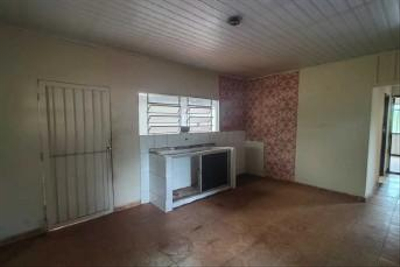Terreno de 429 m², contendo uma casa não averbada de 136,38 m², localizada à Rua Nicarágua, n° 35, Vila Guarujá,  Londrina - PR