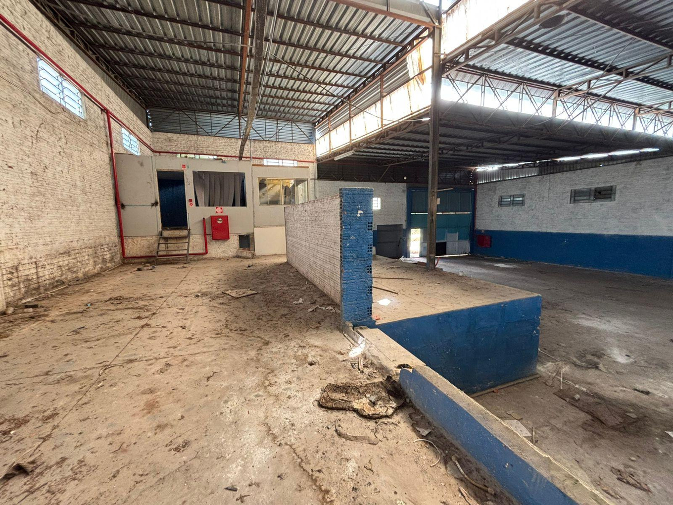 COMPLEXO INDUSTRIAL  8.000m² com area construída estimada: aproximadamente 1.500,00m²