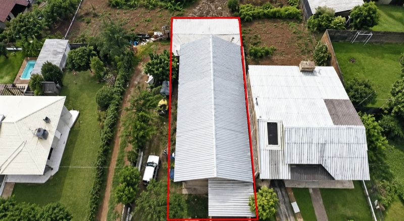 Terreno 384,00m² com casa 168,00m²