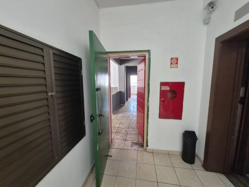 Sala Comercial 132m² || DESOCUPADA || São Paulo-SP | Centro - Próx. Metrô República e Anhangabaú, Theatro Municipal, Galeria do Rock e Sesc 24 de Maio - Condições de Pagamento Facilitadas, Entre em Contato!