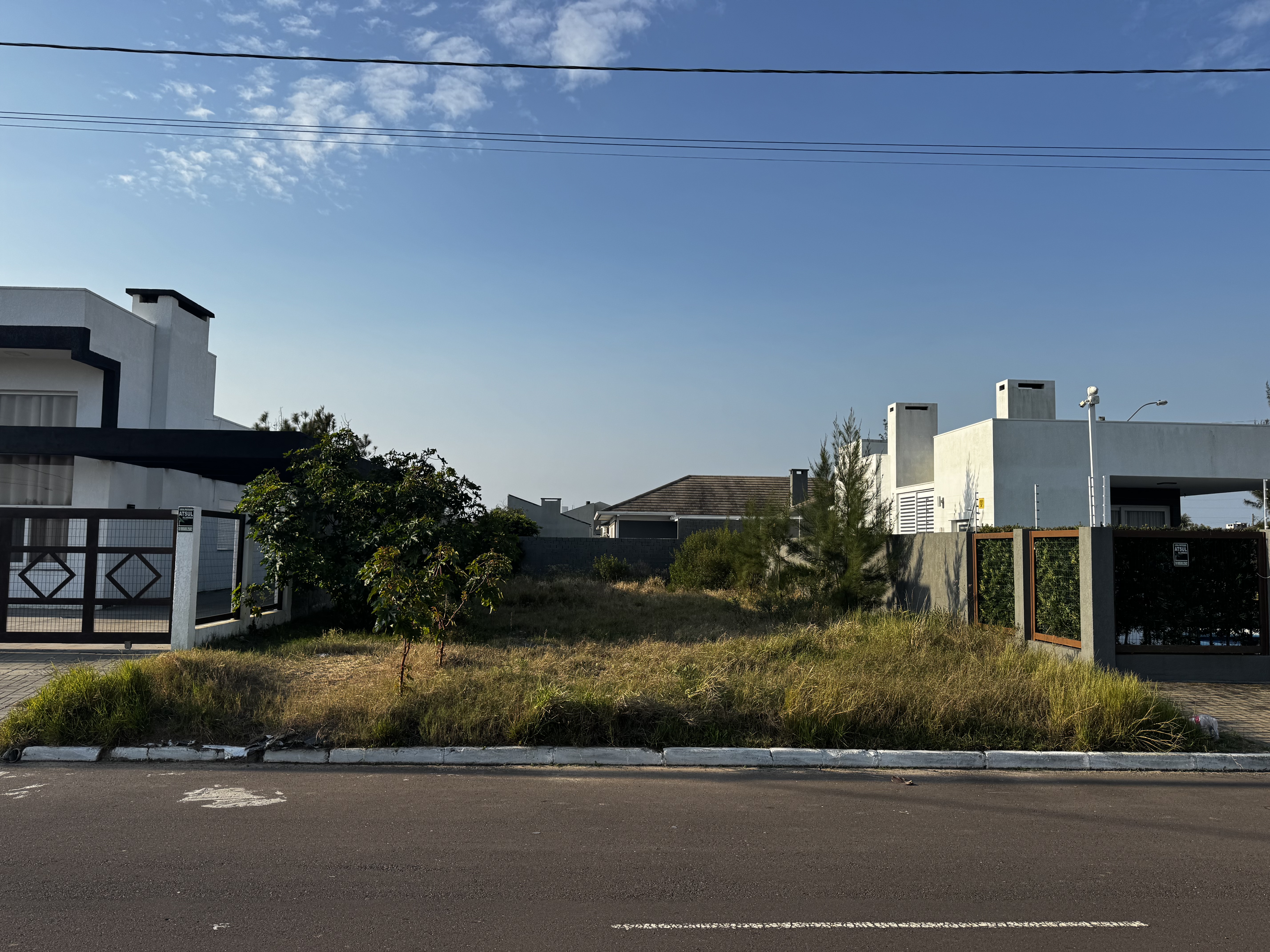 LEILÃO JUDICIAL DE UM TERRENO SITUADO NA PRAIA DE ATLÂNTIDA SUL - OSÓRIO/RS, NA RUA LUIZ FRANCISCO PIMENTEL, CONSTITUÍDO DO LOTE 29 DA QUADRA 181. - Scotto Leilões