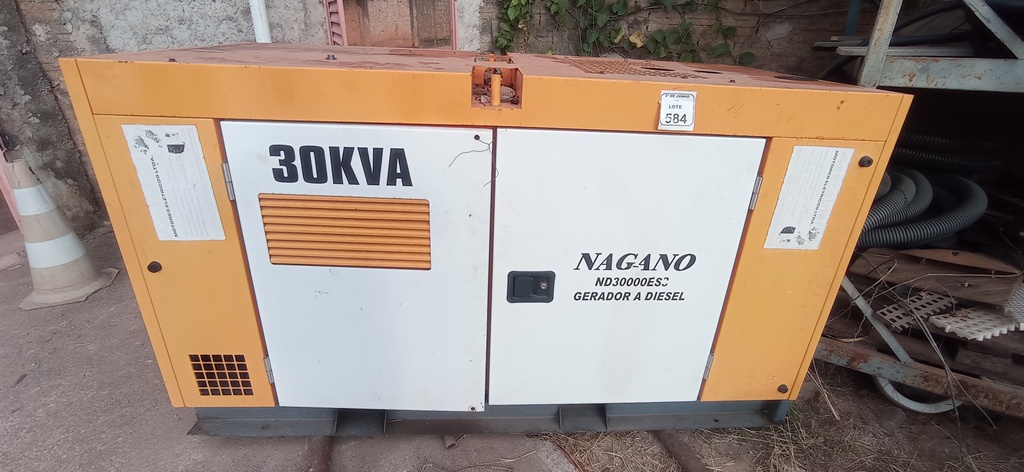 01 GERADOR MODELO ND3000ES3 A DIESEL 30KVA MARCA NAGANO. (NO ESTADO) ATENÇÃO! FAZER A VISITAÇÃO ANTES DE ARREMATAR, NÃO SABEMOS SE FUNCIONA, LEILÃO NÃO TEM GARANTIA E NEM DEVOLUÇÃO, SUJEITO A POSSÍVEIS AVARIAS VISÍVEIS/OCULTAS E/OU AUSÊNCIA DE COMPONENTES. - BSB Leilões