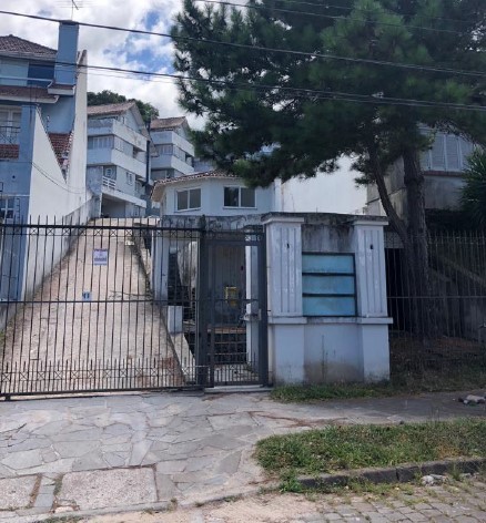 OPORTUNIDADE ÚNICA PARA RETROFIT EM CONDOMÍNIO FECHADO EM PORTO ALEGRE/RS - Ferronato Leilões