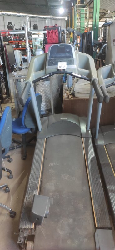 01 ESTEIRA ERGOMÉTRICA MODELO T60 220V MARCA VISION. (NO ESTADO) ATENÇÃO! FAZER A VISITAÇÃO ANTES DE ARREMATAR, NÃO SABEMOS SE FUNCIONA, LEILÃO NÃO TEM GARANTIA E NEM DEVOLUÇÃO, SUJEITO A POSSÍVEIS AVARIAS VISÍVEIS/OCULTAS E/OU AUSÊNCIA DE COMPONENTES. - BSB Leilões