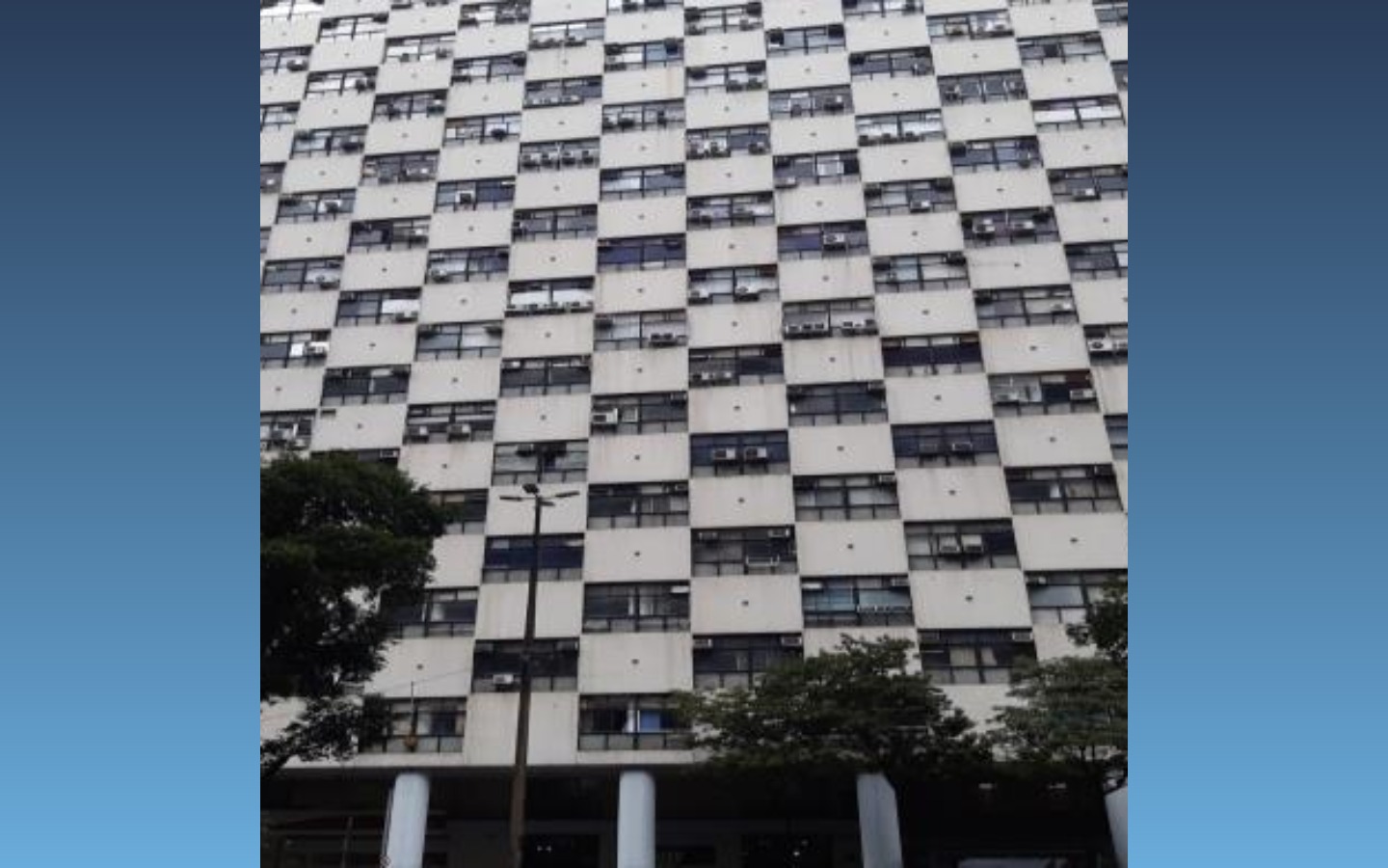 CONJUNTO COMERCIAL 64M² – CENTRO/RJ (SALA 2216)Descrição70% abaixo da avaliação!Av. Presidente Vargas, nº 583, Sala 2216, Ed. Centro do Rio, Centro, Rio de Janeiro/RJ, CEP: 20.071-003Conjunto Comercia
