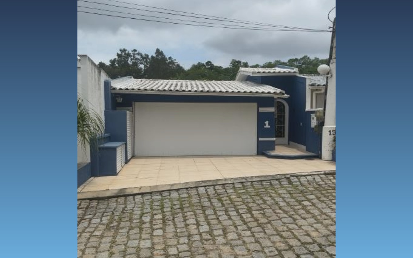 Casa 210m² Rio de Janeiro/RJDescriçãoDesconto: aproximadamente 15%Imóvel residencial localizado na Rua Lafayete Silva, nº 153, Casa 1, Freguesia (Jacarepaguá), Rio de Janeiro/RJ, CEP 22743-690.A propr