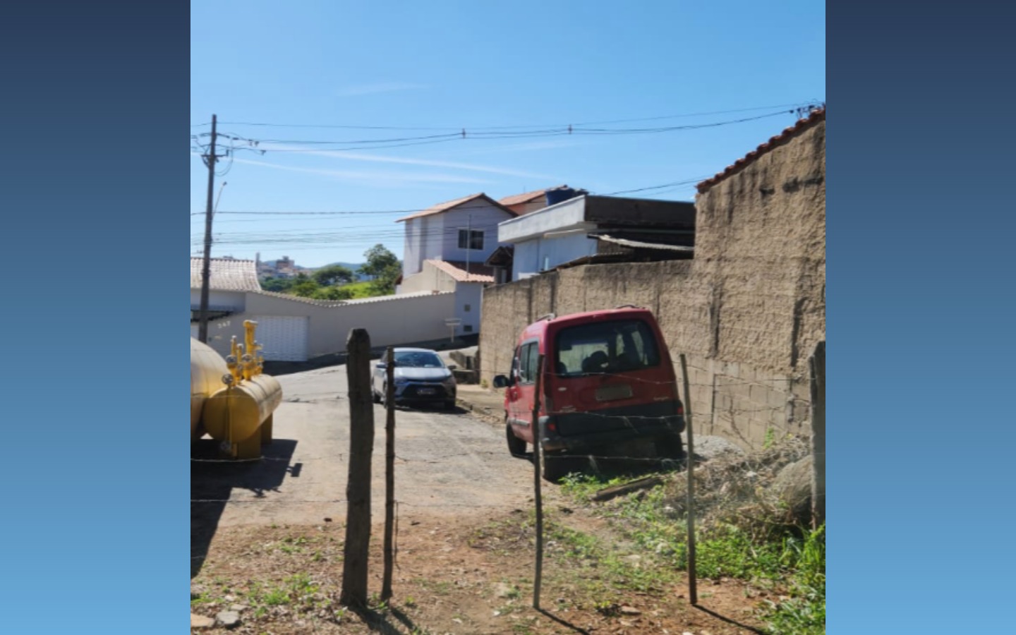 Terreno de 2.170,00m² — Oliveira/MGDescriçãoIMÓVEL: SITUADO NA TRAVESSA DOS RUBIS, BAIRRO RECANTO DA SERRA, OLIVEIRA/MG, QUADRA: 01 (UM), LOTE: 01 (UM), COM 2.170,00M² (DOIS MIL, CENTO E SETENTA METRO
