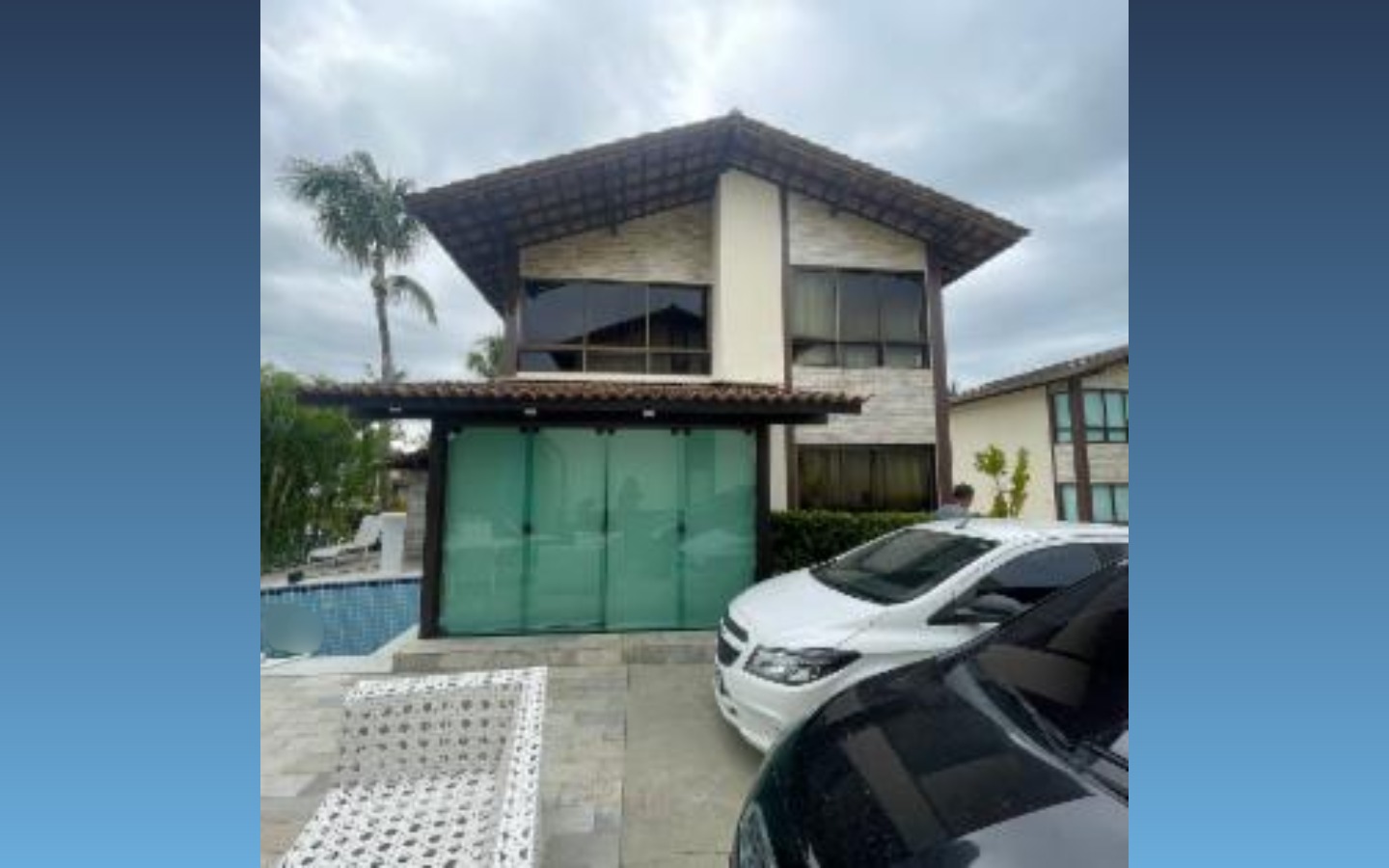 Casa em Condomínio 107m² - Ipojuca/PEDescriçãoBangalô nº 13, unidade autônoma integrante do empreendimento "Muro Alto Residence", situado na Praia de Muro Alto, Ipojuca/PE. Constituído de dois pavimen