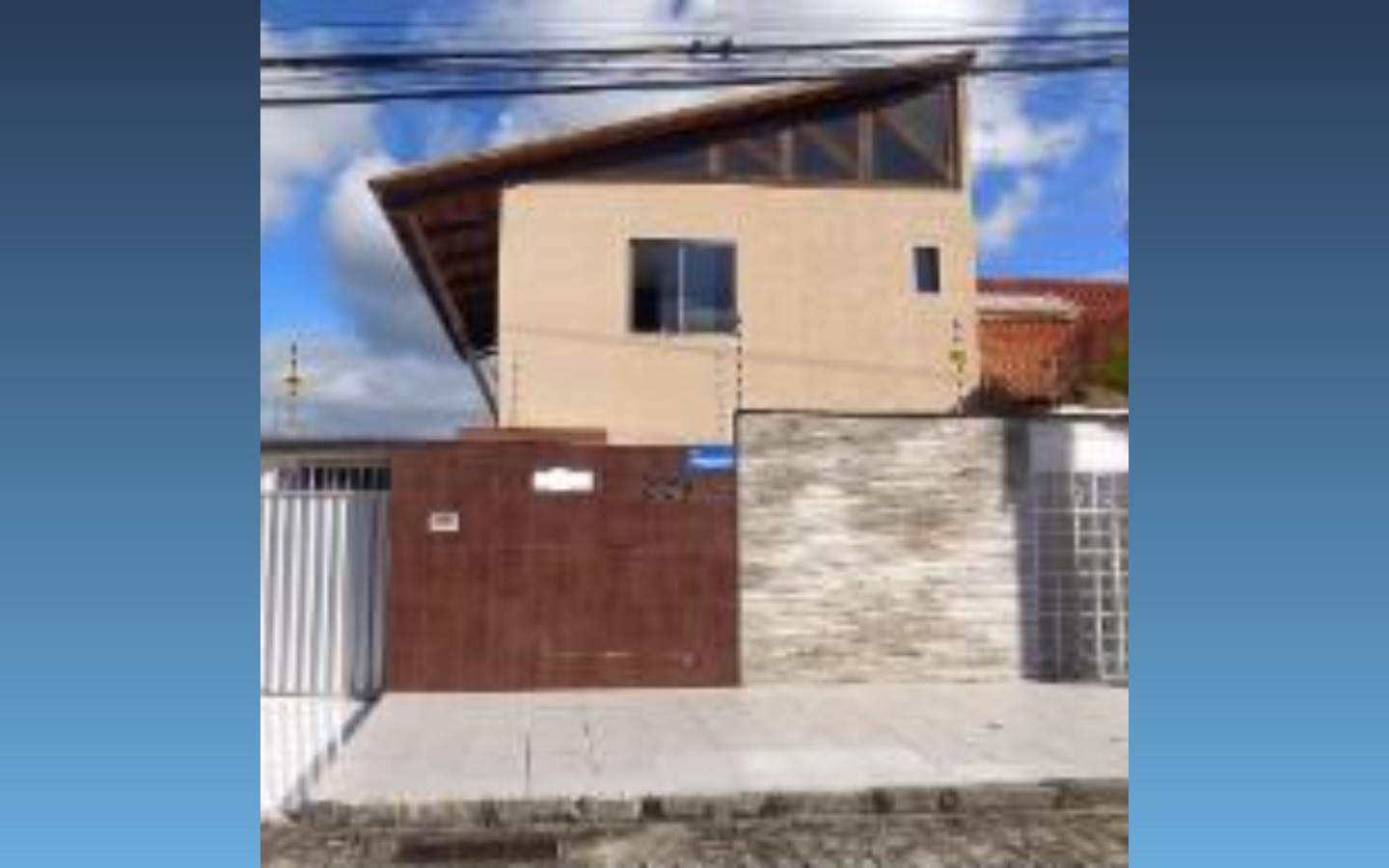 Casa 103m² - Campina Grande/PBDescriçãoCasa situada na Rua Fernando Barbosa de Melo, nº 227, Catolé, Campina Grande/PB.Área: 103 m².Lance mínimo (1º leilão): R$ 882.000,00. Lance mínimo (2º leilão): R