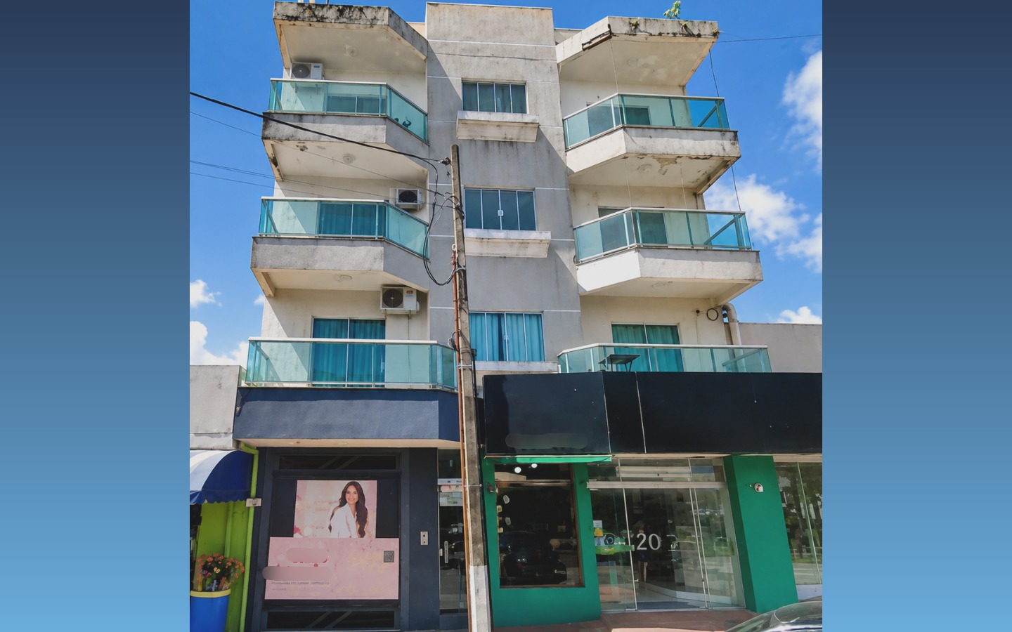 Imóvel Misto 1.224m² – Araruna/PRDescriçãoImóvel comercial e residencial no Centro de Araruna/PR, na Avenida Vinte e Nove de Novembro — região central com infraestrutura urbana completa (água, energia