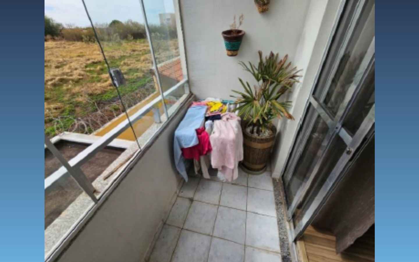 Apartamento 80m² – Araxá/MGDescriçãoApartamento nº 201, registrado sob a matrícula nº 46.740 do 1º Cartório de Registro de Imóveis de Araxá/MG, integrante do Condomínio Residencial Solarium, Bloco 1.