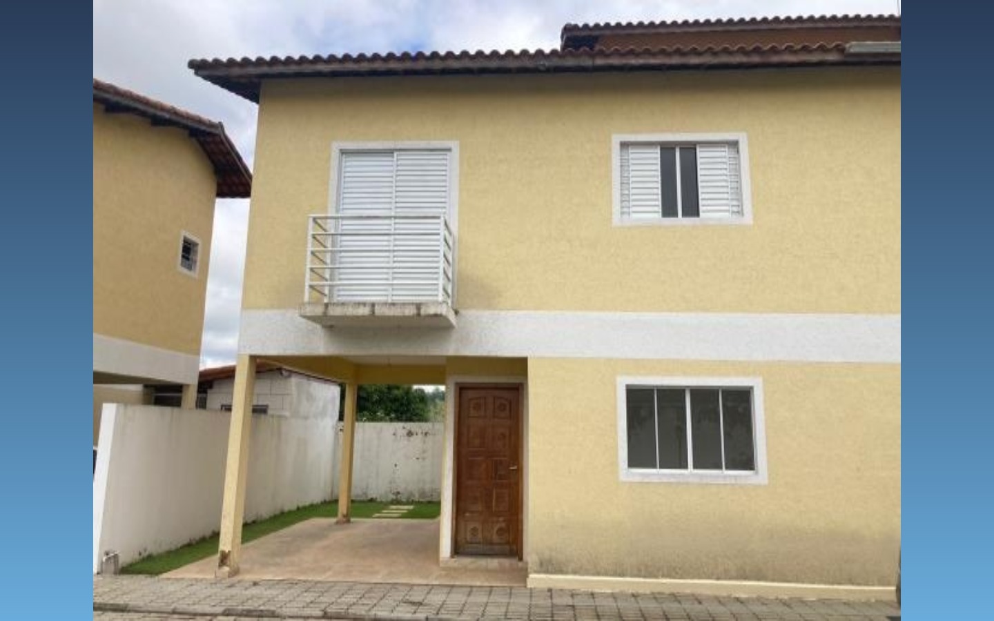 Casa em Condomínio - 268m² - Vargem Grande Paulista-SPDescriçãoCasa nº 05 do Condomínio Villagio Chácaras do Carmo, matrícula nº 126.080 do RI de Cotia/SP. Térreo com sala, lavabo, cozinha e área de s