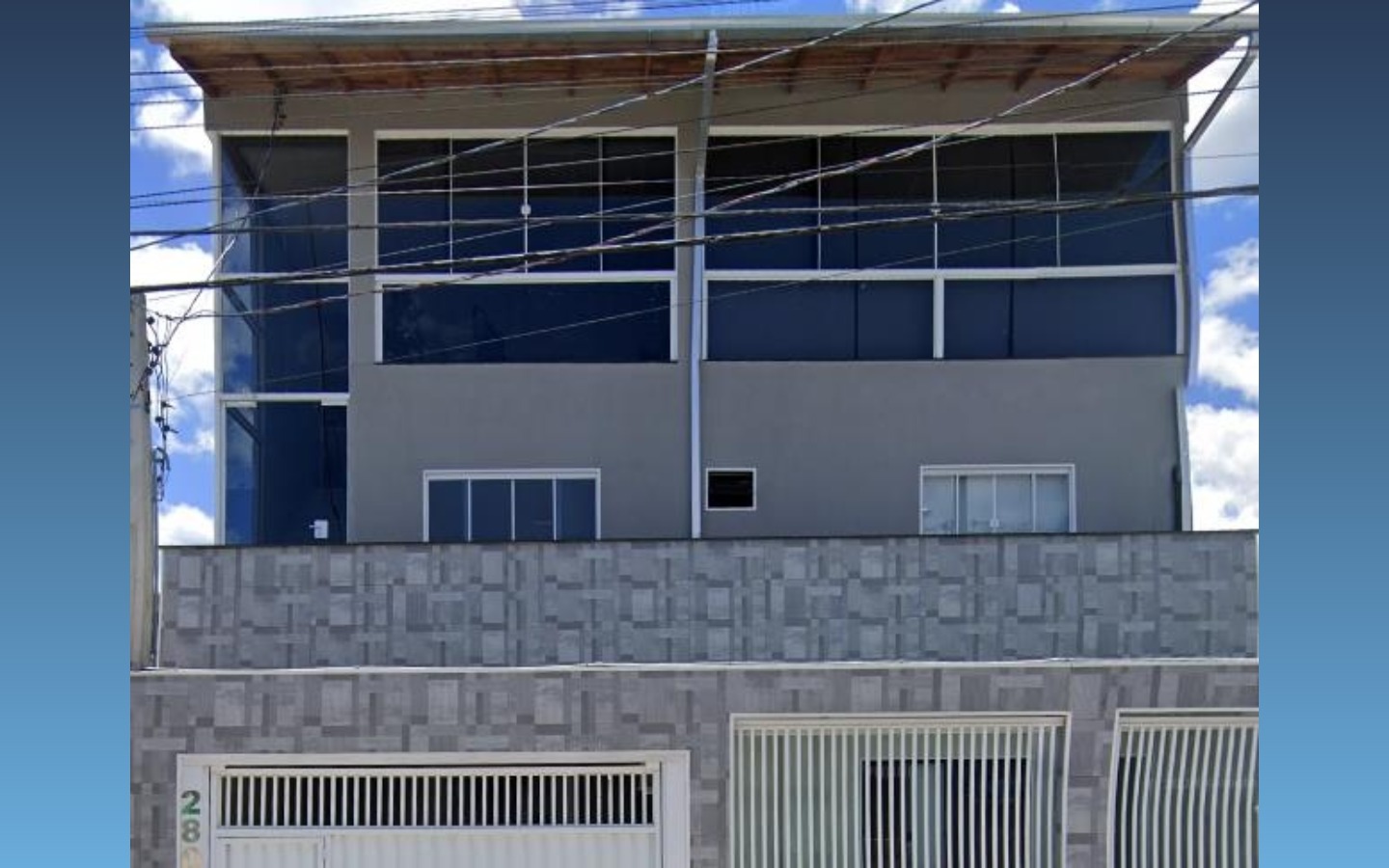 Casa - 382m² - Itajaí-SCDescriçãoCasa de dois pavimentos registrada sob a matrícula nº 57.103 do 2º Ofício do RI de Itajaí/SC, no Lote 13 da Quadra 07 do Loteamento Santa Regina. Térreo com sala, cozi