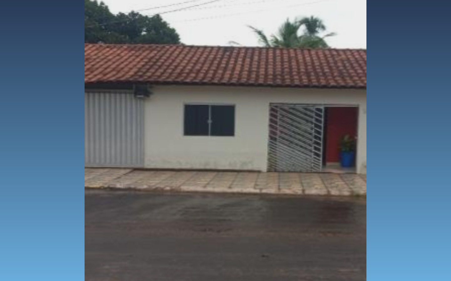Casa - 420m² - Tesouro-MTDescriçãoCasa térrea registrada sob a matrícula nº 11.914 do 1º Serviço Registral de Guiratinga/MT, no Lote 05 da Quadra 03, em Tesouro/MT. Tem sala, cozinha, área de serviço,