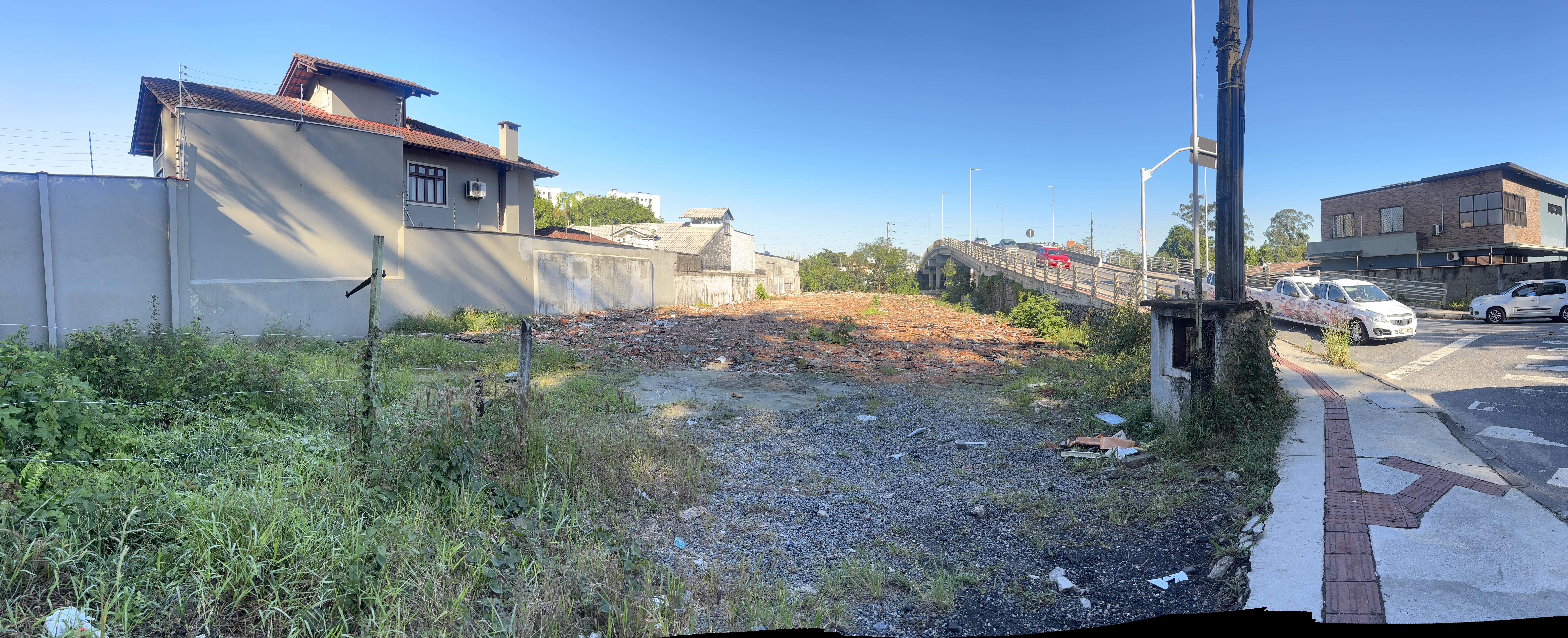 TERRENO COM ÁREA DE 775,00M², COM GALPÃO DE APROX. 229,00M², RUA AUBÉ, 1246 - BOA VISTA, JOINVILLE/ SC. - Hasta Pública Leilões