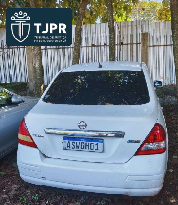 VEÍCULO I/NISSAN TIIDA SEDAN 18F, ANO E MODELO 2010/2011, COR BRANCA - JAC Leilões | Site do leiloeiro oficial de Cascavel/PR - Jefferson Adriano Costa