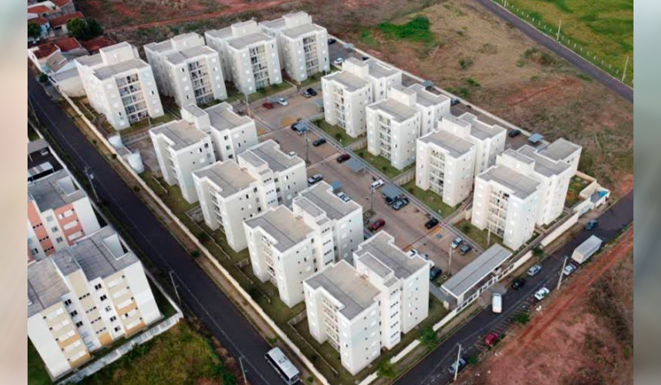 APARTAMENTO NO RESIDENCIAL VILLA ESPANHA EM MANDAGUAÇU/PR (DIREITOS AQUIS) - Medeiros Leilões - Leiloeiro Público Oficial Luiz Egidio Cruz Medeiros (JUCEPAR - 13/249-L)