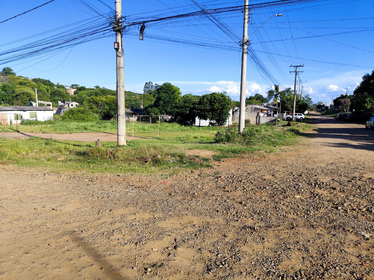 TERRENO DE ESQUINA, 36X30, JÁ DIVIDIDO EM 3 MATRÍCULAS COM FRENTE PARA A RUA ARAÚJO DE PORTO ALEGRE, BAIRRO PONCHE VERDE, CACHOEIRA DO SUL, RS. - Marcelo Trevisan - Leiloeiro Oficial
