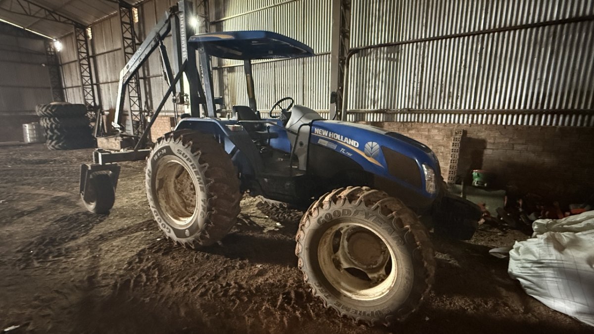 1 TRATOR NEW HOLLAND TL75E - Grandes Leilões