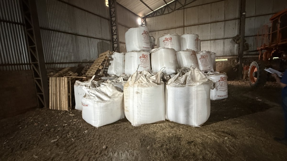 50 BAGS (APROXIMADAMENTE) DE FERTILIZANTES - CALCÁRIO PARA O SOLO - Grandes Leilões