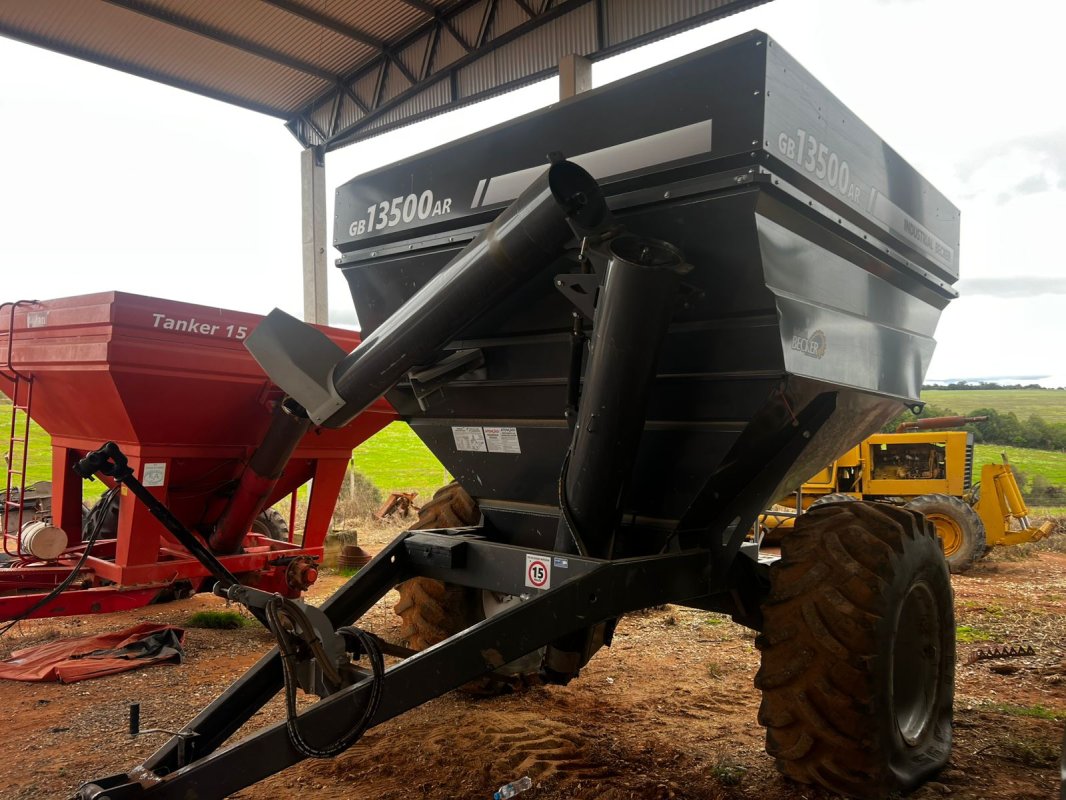 01 GRANELEIRO GB 13500 AR 12000 BACKER CINZA - Grandes Leilões