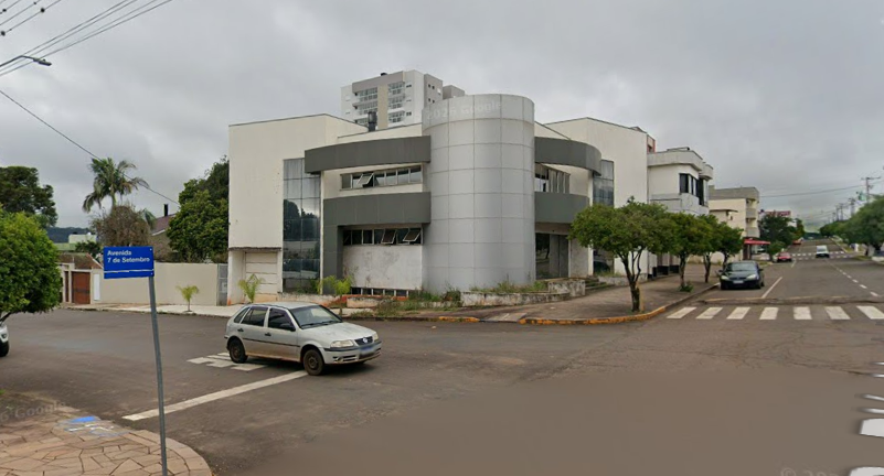 IMÓVEL COMERCIAL DE ESQUINA EM SARANDI - RS. - Marcelo Trevisan - Leiloeiro Oficial