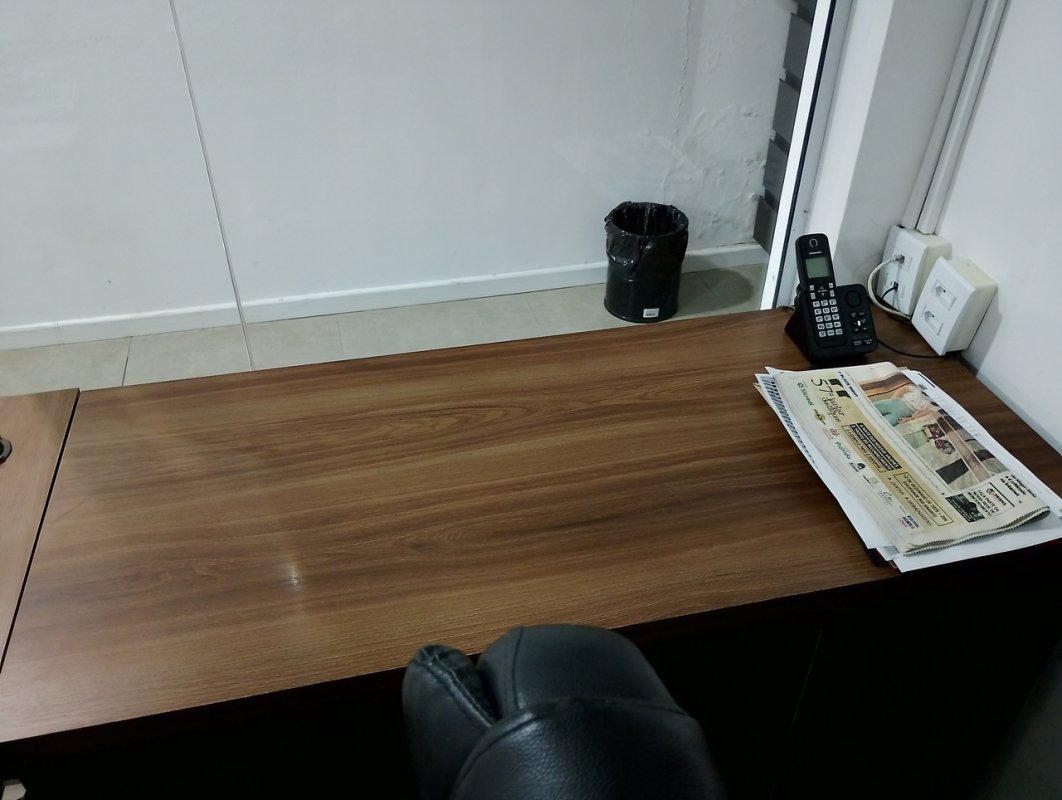 1 MESA ESCRITÓRIO L, 1 CADEIRA EXCUTIVO, 1 LIXEIRA DE ESCRITÓRIO, 1 TELEFONE S/FIO E MAIS ITENS DE ESCRITÓRIO. - Grandes Leilões
