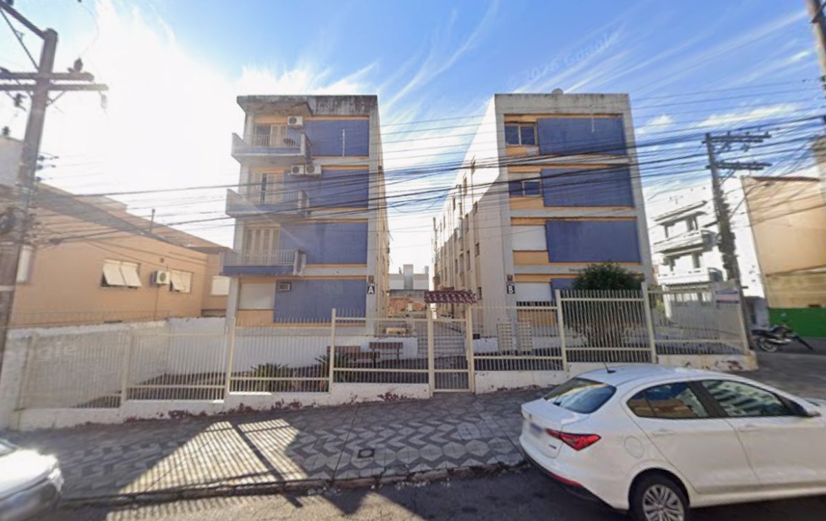 Apartamento 13, localizado no 1º pavimento ou andar térreo do Edifício América, BLOCO A, na Rua Venâncio Aires, n°s 1144 e 1154, com a área privativa de 115,4100m², área total de 133,829136m² e fração equivalente a 0,059340 no terreno e nas coisas de uso comum. Matriculado sob n° 142.287 do CRI de Santa Maria/RS.