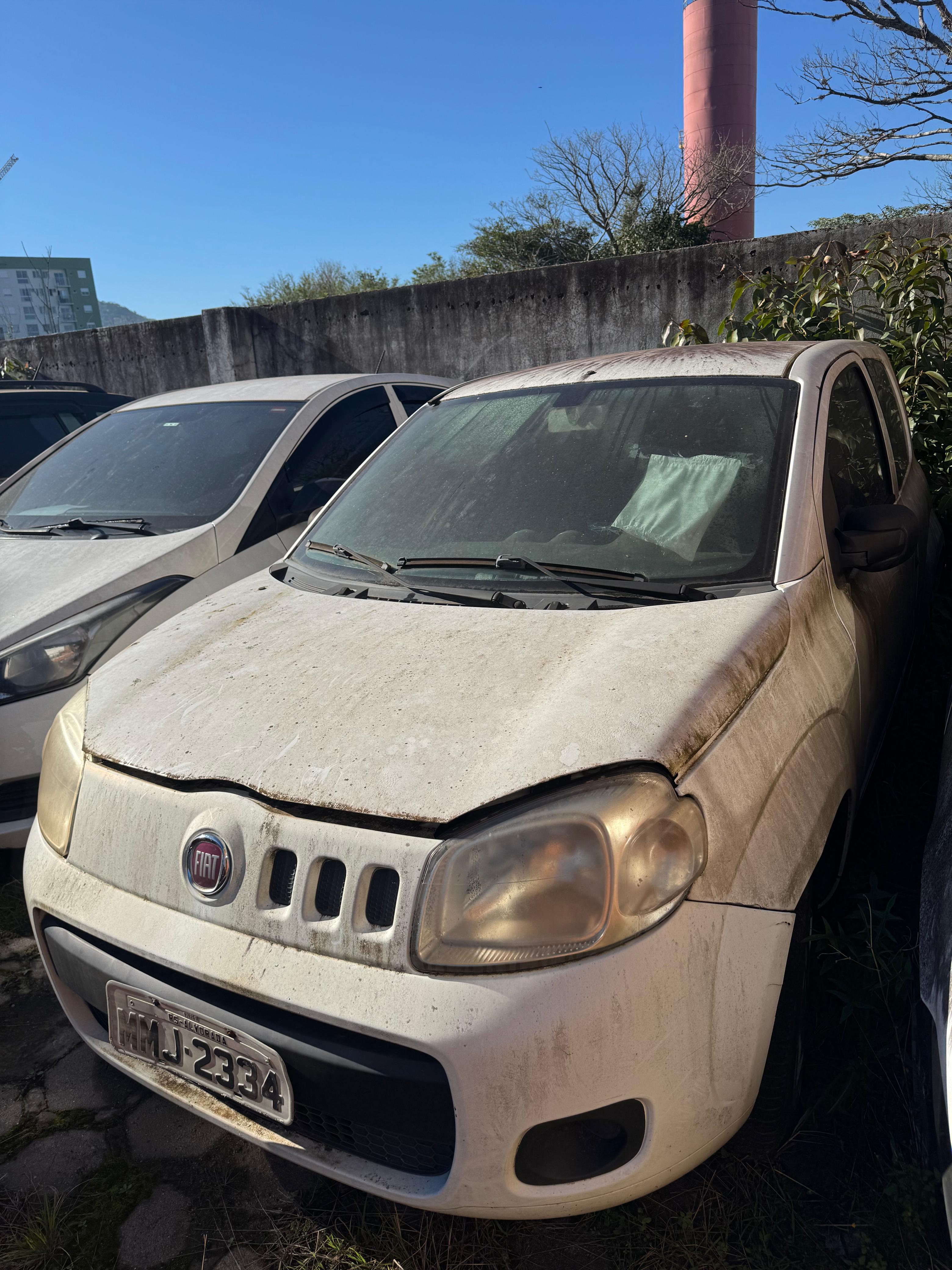 FIAT UNO VIVACE 2014 E GM CORSA WIND 1998. - Marcelo Trevisan - Leiloeiro Oficial