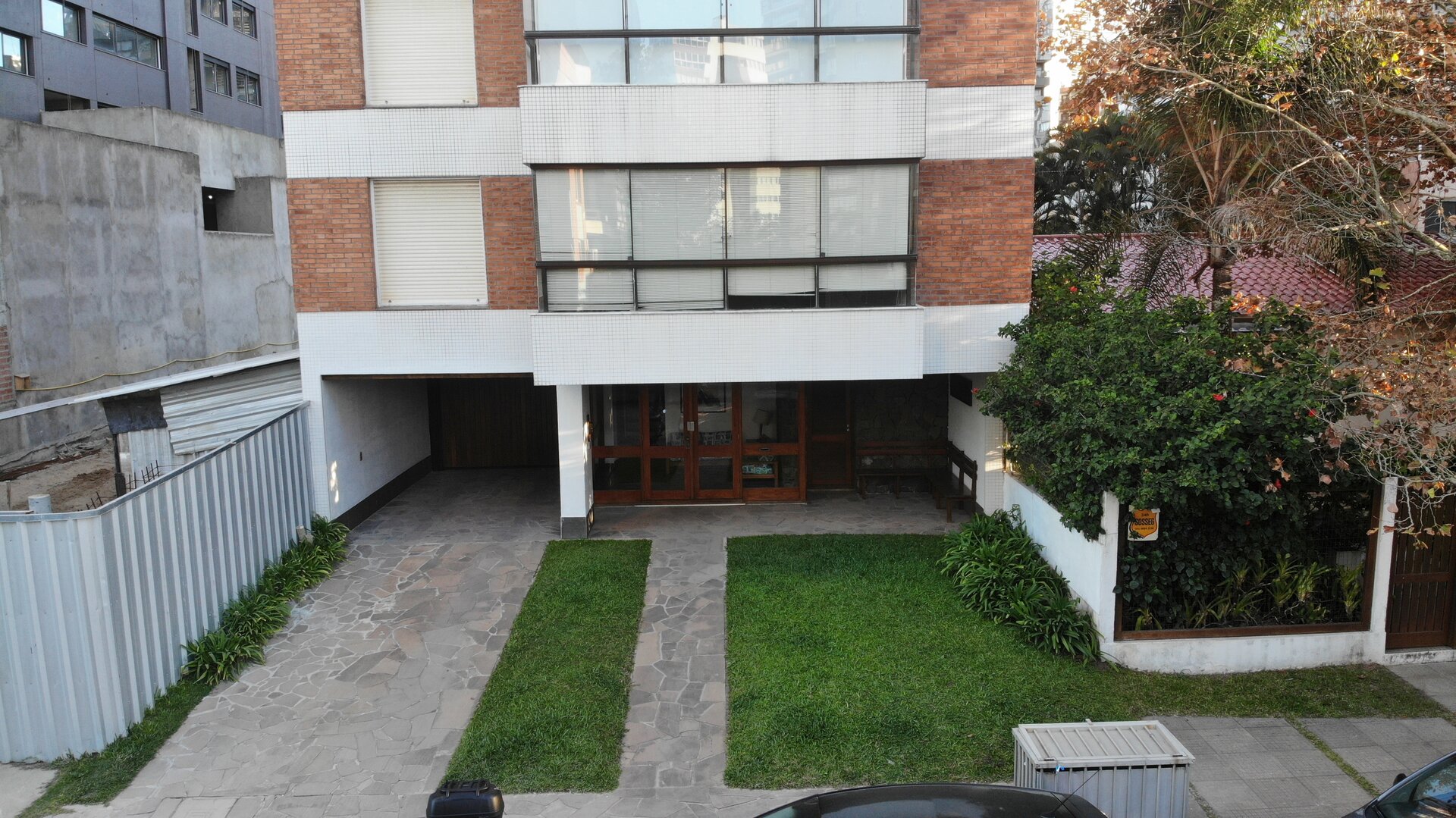 APARTAMENTO (COBERTURA) NÚMERO 1001, DO EDIFÍCIO SOLAR DA BARRA, COM ÁREA REAL PRIVATIVA DE 275,27M², E DUAS VAGAS DE GARAGEM, COM TERRAÇO, LOCALIZADO NA CIDADE DE TORRES/RS. - LEFFA LEILÕES