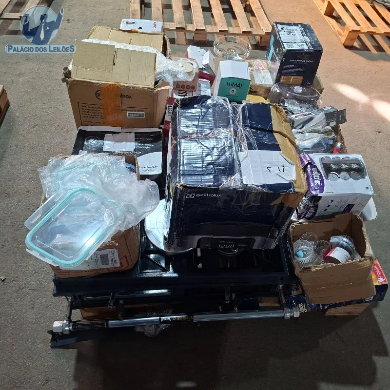 Aproximadamente 36 produtos de cozinha e utilidades domésticas, sendo eles: Panela de pressão elétrica Electrolux Experience, capacidade de 5 litros. Cafeteira...