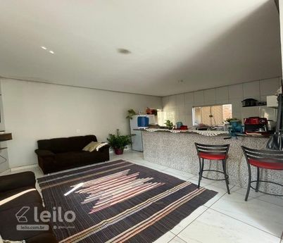 Iporá/GO - Casa com 77,00 m² em lote com 222,65 m²