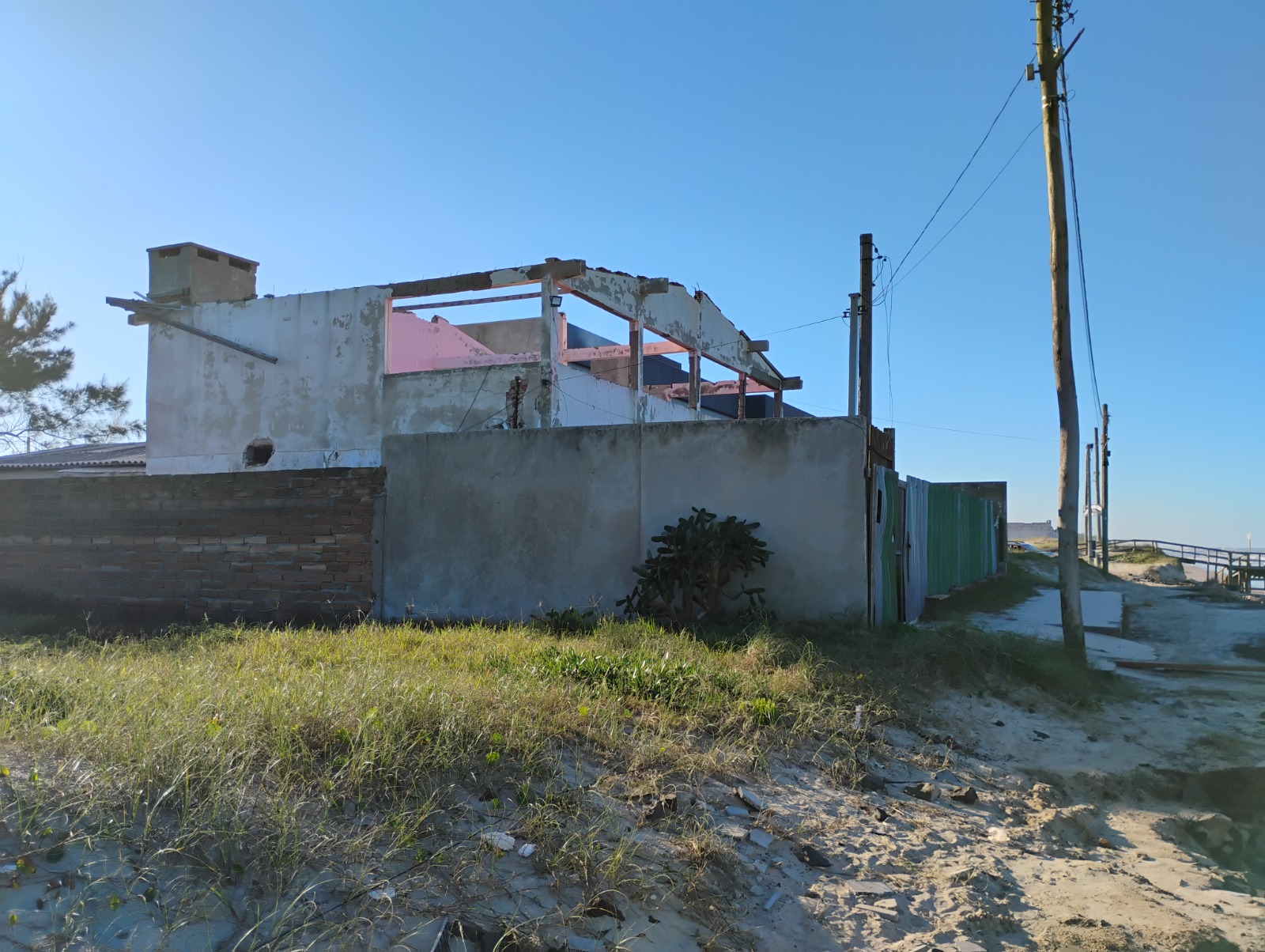 Um terreno urbano, constituído do lote 08, da quadra 31, em jardim beira mar, capão da canoa/rs