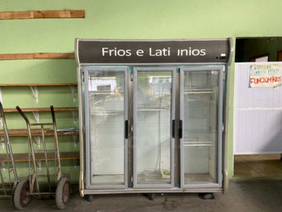 BARBACENA/MG - Freezer de três portas vertical