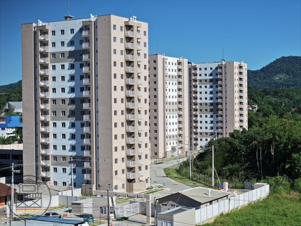 Os direitos que o executado possui sobre o apartamento 433, bloco 03, do Edifício Felicidade, do Residencial Novos Caminhos, situado na Rua Bertha Weege, Nº 1988, CEP: 89260665, Jaraguá do Sul/SC – (Residencial), matrícula Nº68307 RI de Jaraguá do Sul/SC.