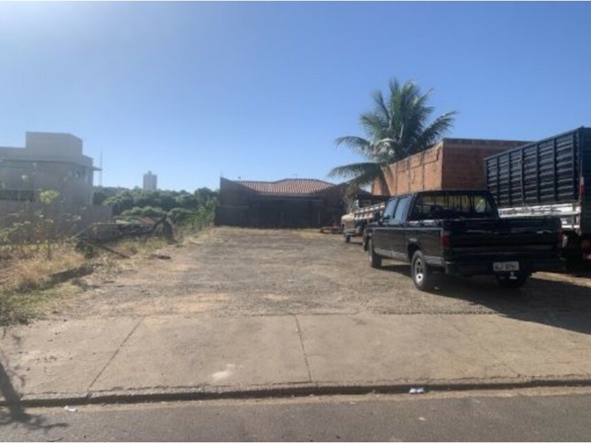 Terreno à venda em leilão