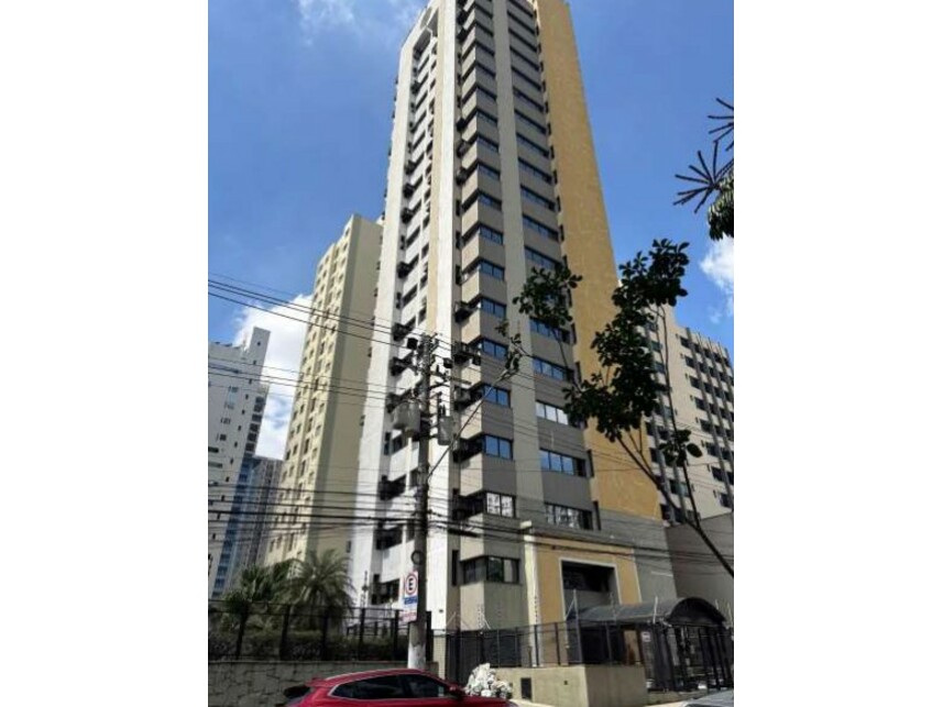 Conjunto comercial à venda em leilão