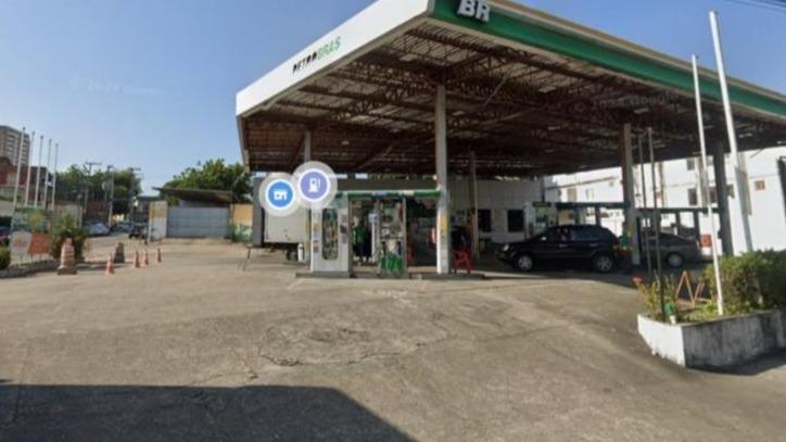 DIREITOS DE USO, GOZO E FRUIÇÃO DO TERRENO NO Nº 1341 DA AVENIDA PONTES VIEIRA, DIONISIO TORRES, FORTALEZA/CE. NO TERRENO FOI INSTALADO UM POSTO DE GA