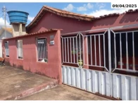 Casa c/ aprox. 84m² - Terreno c/ 300m² - Crixás/GO