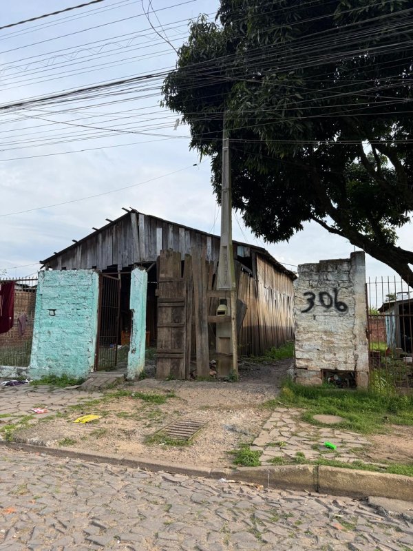 (SÃO LEOPOLDO/RS) Uma casa de madeira no Bairro São Miguel
