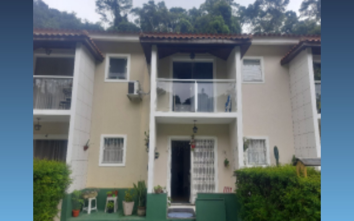 Casa 82m² – Miguel Pereira/RJDescriçãoCasa residencial em condomínio fechado (Condomínio Pantanal), registrada sob a matrícula nº 1740 do Ofício Único de Registro de Imóveis de Miguel Pereira/RJ, corr