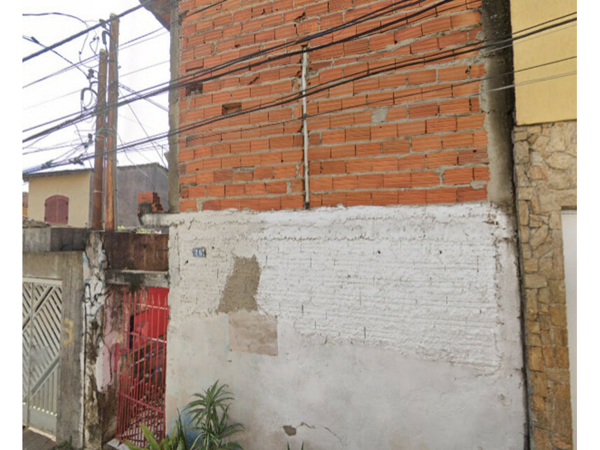 Terreno c/benfeitorias à venda em leilão