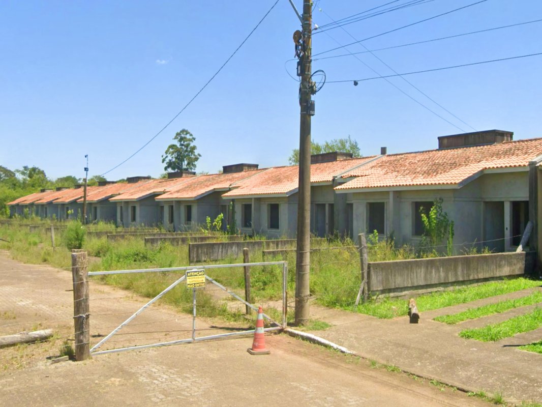Casas de alvenaria geminadas, em construção, Esteio