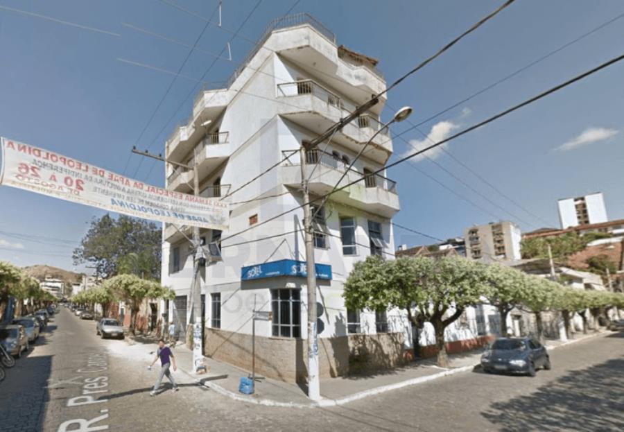 Leopoldina/mg - prédio com 4 pavimentos no centro. |